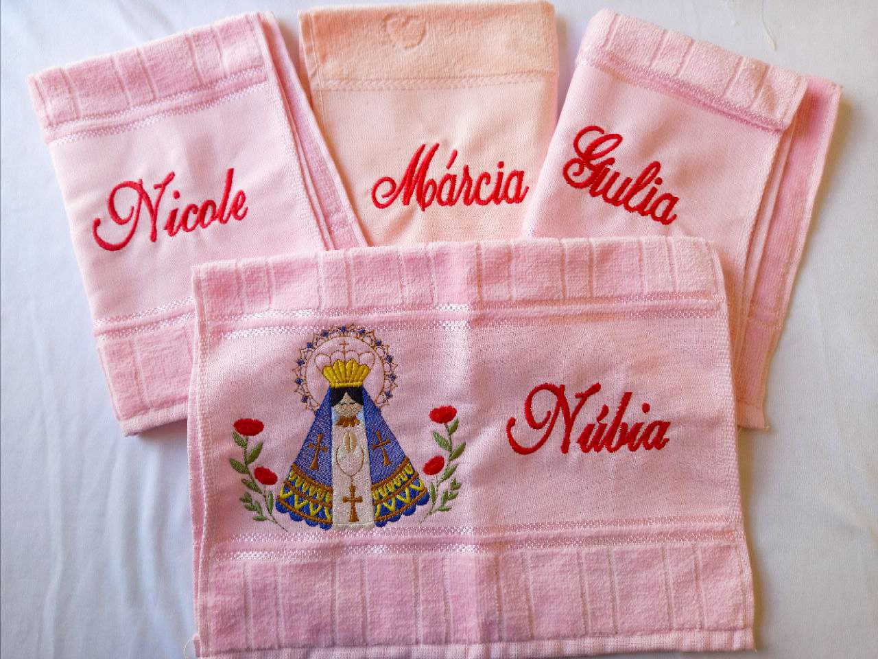 Toalha de mão Bordada com nome + imagem Nossa Senhora