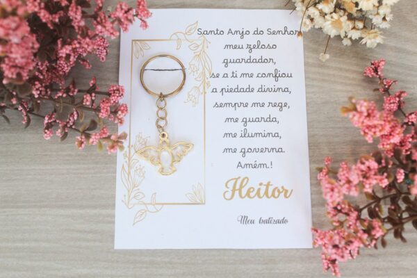 Chaveiro Espírito Santo com Cartão Oração do Anjo – Lembrancinha Personalizada para Batizado - Imagem 2